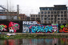 836506 Afbeelding van graffiti op de Vrije Graffiti Plek Utrecht Centraal (terrein van het voormalige ...
